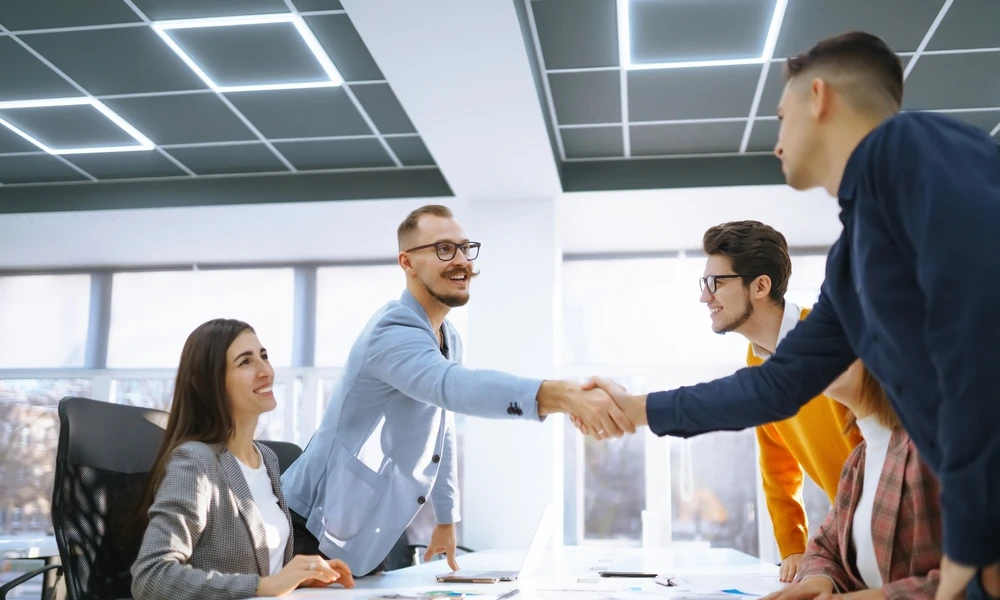 Hipnotik Satış: Müşterilerin Zihnine Hitap Etmenin 5 Sırrı